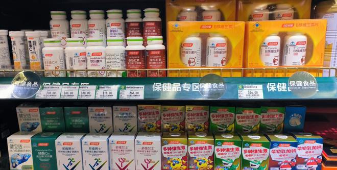 厕糖浆布满霉斑央视起底曝光很多人天天喝AG真人游戏第一品牌太恶心！原料挨旱(图1)