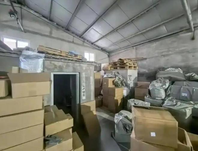 厕糖浆布满霉斑央视起底曝光很多人天天喝AG真人游戏第一品牌太恶心！原料挨旱(图3)